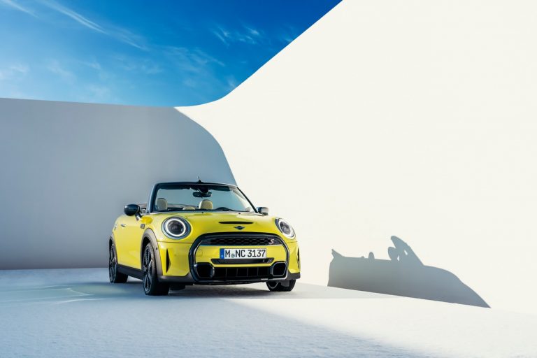 Mini 3 porte, Mini 5 porte e Mini Cabrio 2021: immagini ufficiali