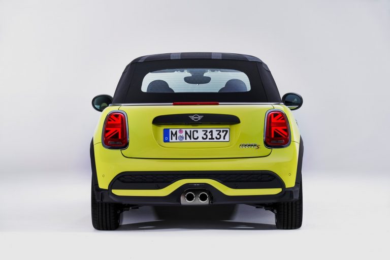 Mini 3 porte, Mini 5 porte e Mini Cabrio 2021: immagini ufficiali