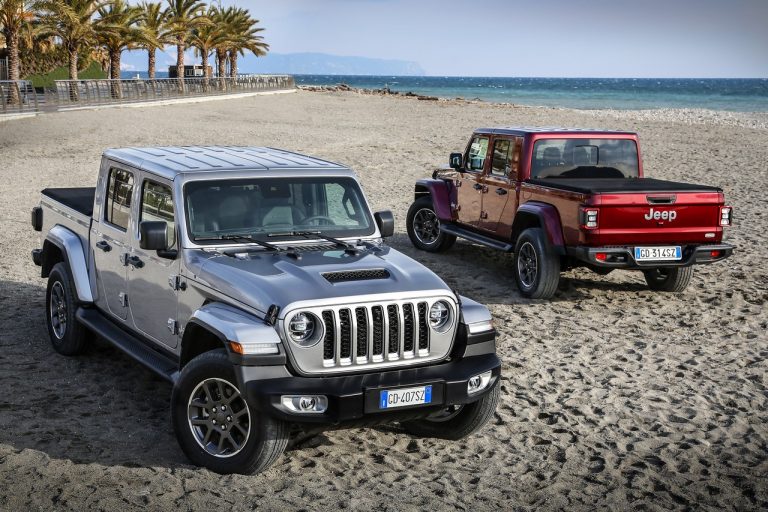 Jeep Gladiator Overland 2021: immagini ufficiali