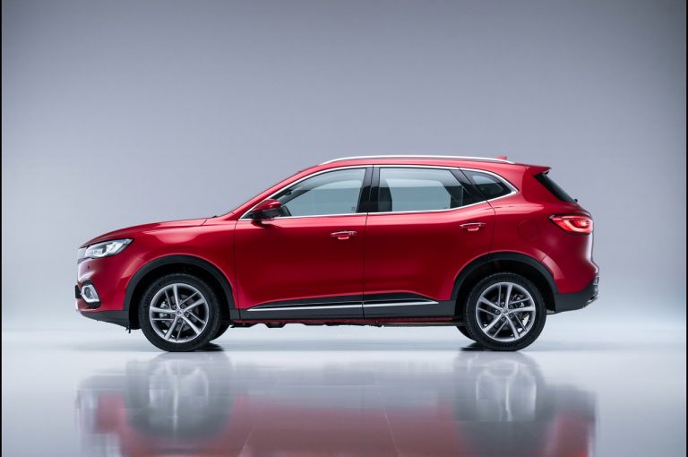 MG EHS Plug-in Hybrid 2021: immagini ufficiali