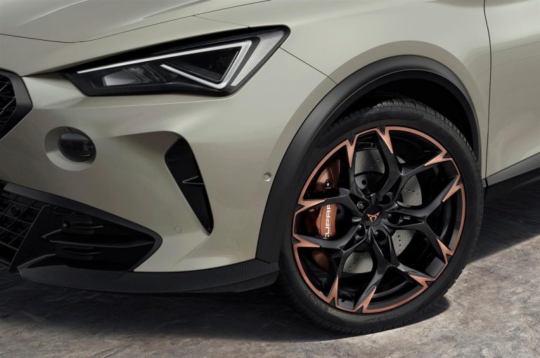Cupra Formentor VZ5 2021: immagini ufficiali