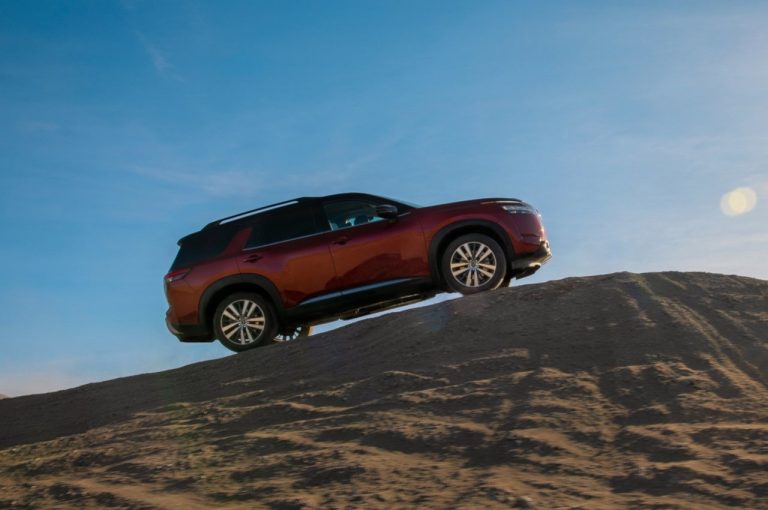 Nissan Pathfinder 2021: immagini ufficiali
