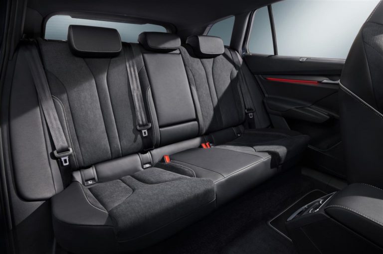 Skoda Enyaq Sportline iV 2021: immagini ufficiali
