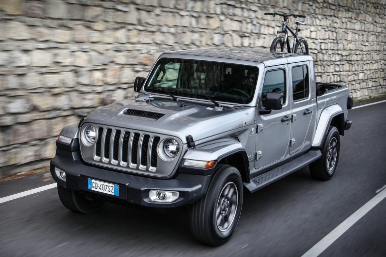 Jeep Gladiator Overland 2021: immagini ufficiali