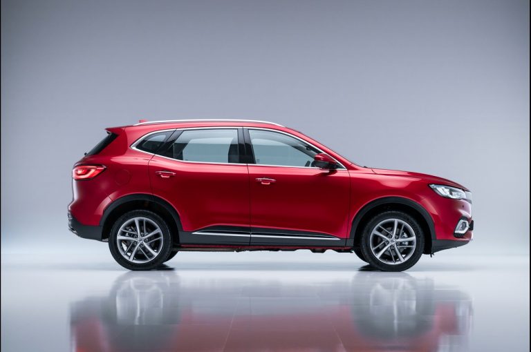 MG EHS Plug-in Hybrid 2021: immagini ufficiali