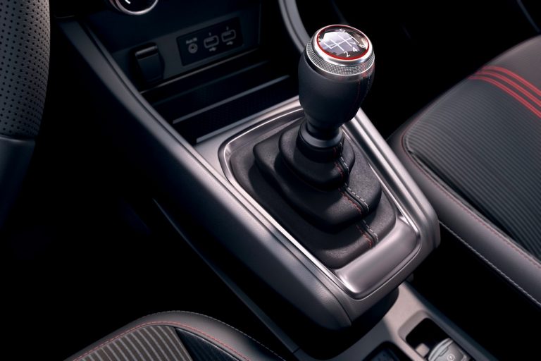 Renault Captur RS Line 2021: immagini ufficiali