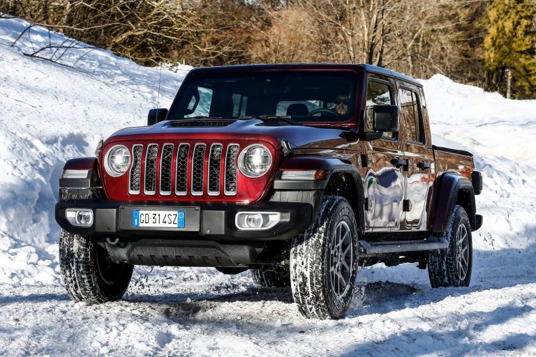 Jeep Gladiator Overland 2021: immagini ufficiali