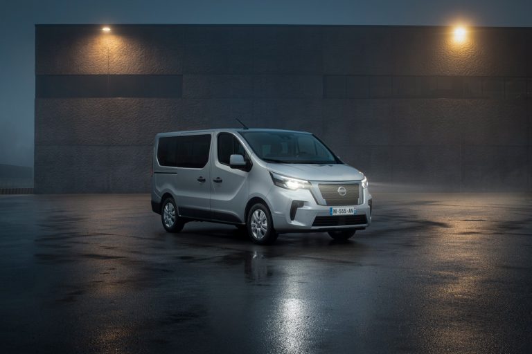 Nissan NV300 BUS 2021: immagini ufficiali