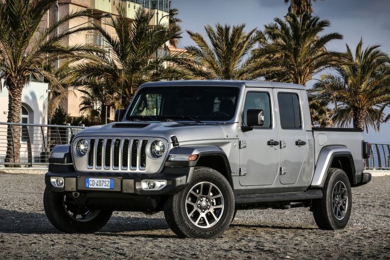 Jeep Gladiator Overland 2021: immagini ufficiali