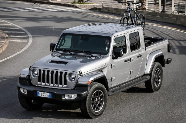 Jeep Gladiator Overland 2021: immagini ufficiali