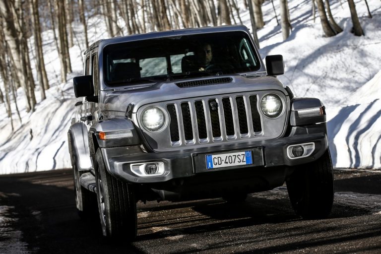 Jeep Gladiator Overland 2021: immagini ufficiali