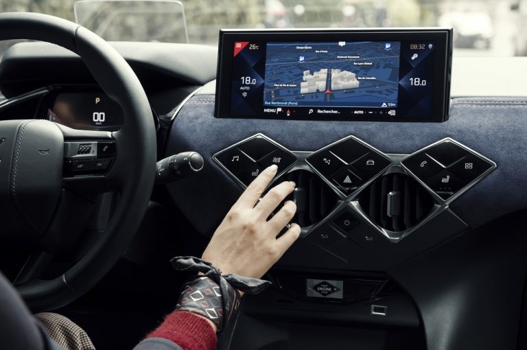 DS 3 Crossback Inès de la Fressange Paris 2021: immagini ufficiali