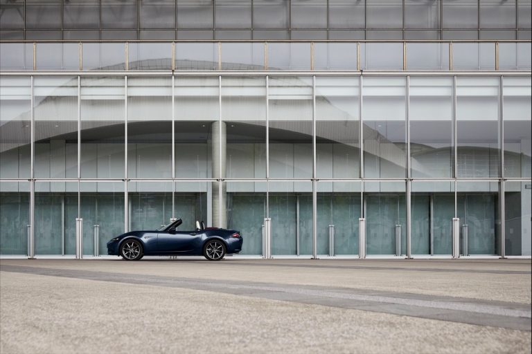 Mazda MX-5 2021: immagini ufficiali