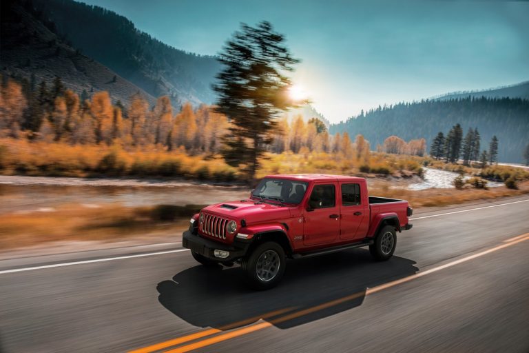 Jeep Gladiator Overland 2021: immagini ufficiali