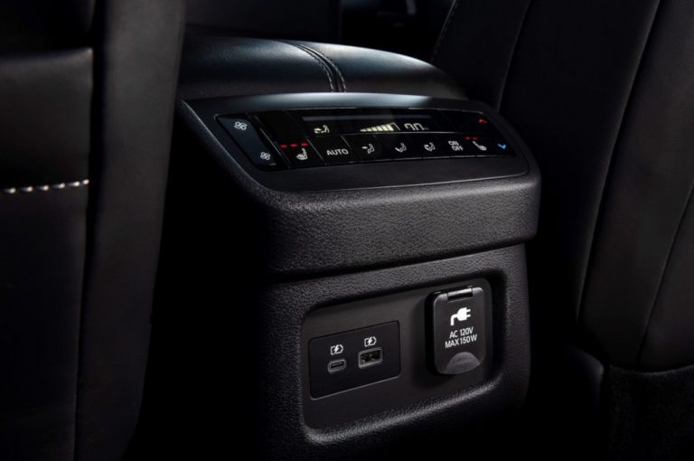 Nissan Pathfinder 2021: immagini ufficiali