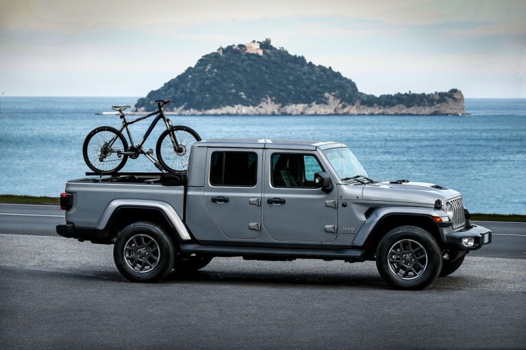Jeep Gladiator Overland 2021: immagini ufficiali