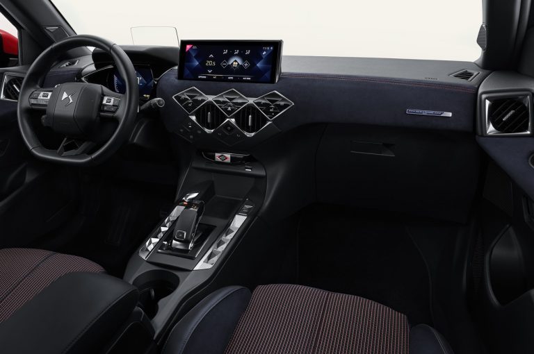 DS 3 Crossback Inès de la Fressange Paris 2021: immagini ufficiali