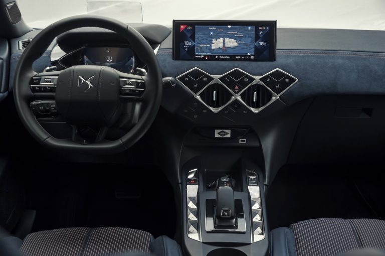 DS 3 Crossback Inès de la Fressange Paris 2021: immagini ufficiali