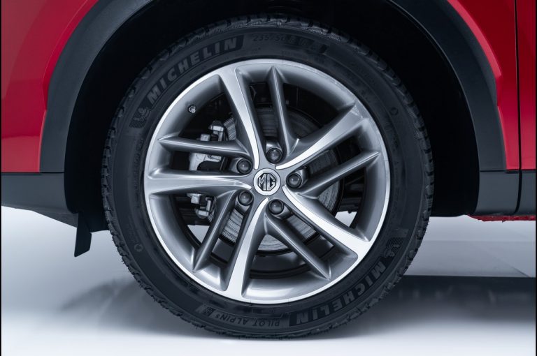MG EHS Plug-in Hybrid 2021: immagini ufficiali