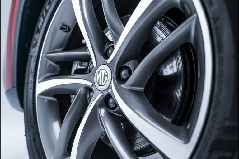MG EHS Plug-in Hybrid 2021: immagini ufficiali