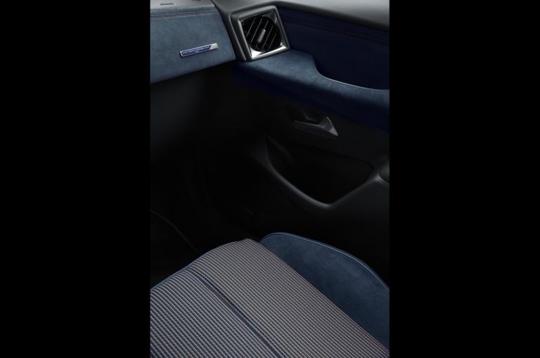 DS 3 Crossback Inès de la Fressange Paris 2021: immagini ufficiali