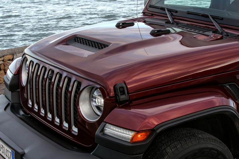 Jeep Gladiator Overland 2021: immagini ufficiali