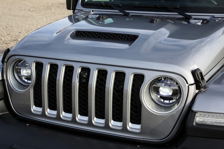 Jeep Gladiator Overland 2021: immagini ufficiali