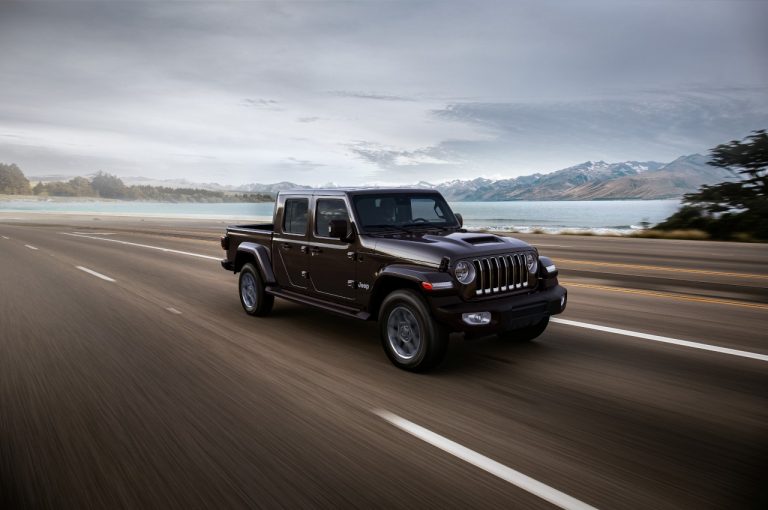 Jeep Gladiator Overland 2021: immagini ufficiali