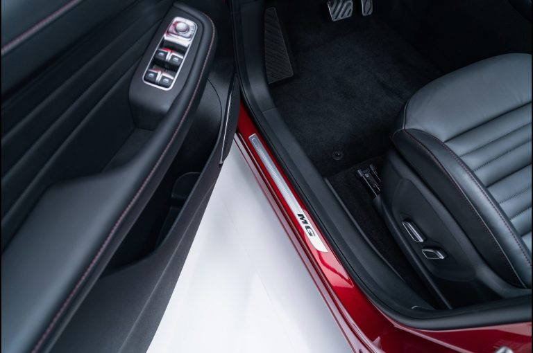 MG EHS Plug-in Hybrid 2021: immagini ufficiali