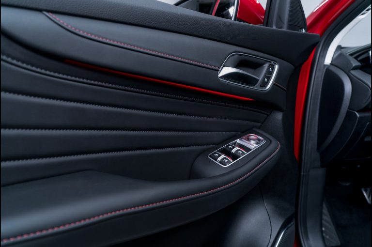 MG EHS Plug-in Hybrid 2021: immagini ufficiali