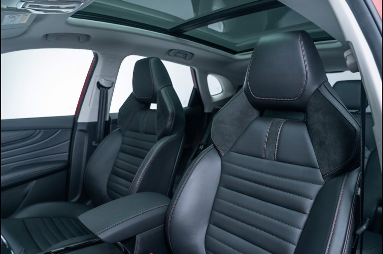 MG EHS Plug-in Hybrid 2021: immagini ufficiali