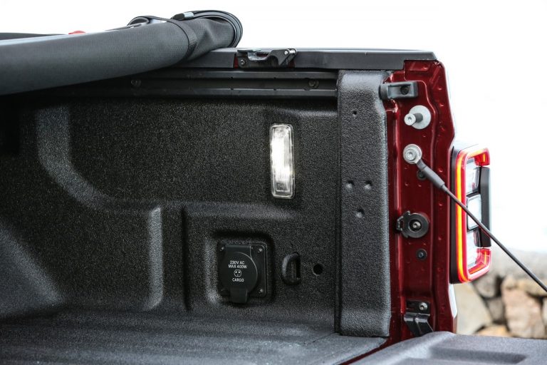 Jeep Gladiator Overland 2021: immagini ufficiali