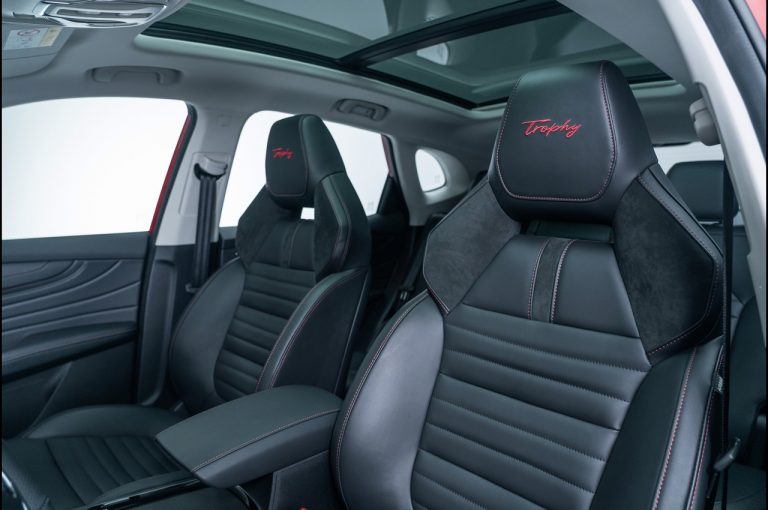 MG EHS Plug-in Hybrid 2021: immagini ufficiali