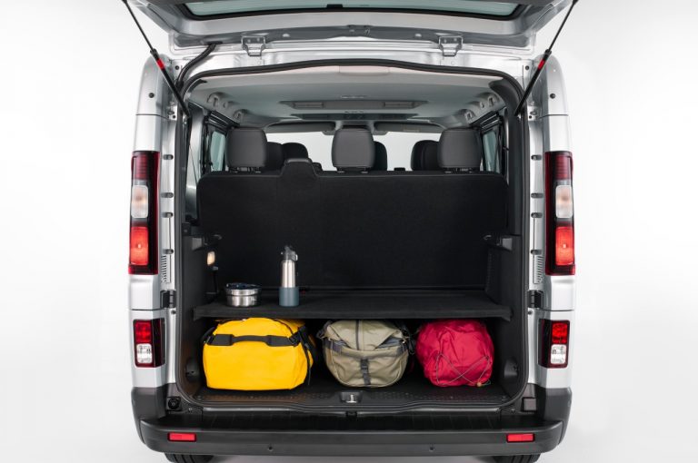 Nissan NV300 BUS 2021: immagini ufficiali