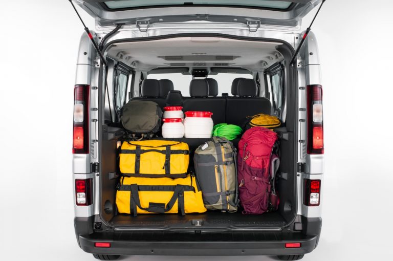 Nissan NV300 BUS 2021: immagini ufficiali
