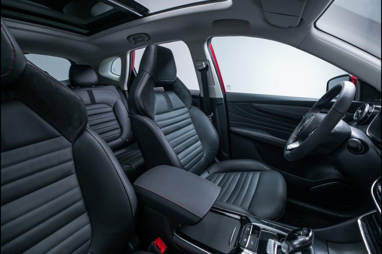 MG EHS Plug-in Hybrid 2021: immagini ufficiali
