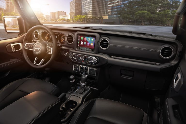 Jeep Gladiator Overland 2021: immagini ufficiali