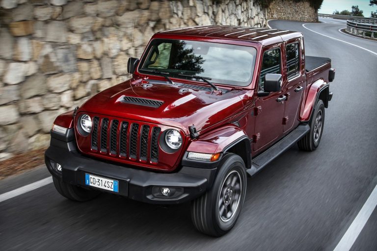 Jeep Gladiator Overland 2021: immagini ufficiali