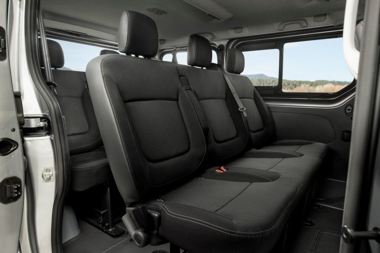 Nissan NV300 BUS 2021: immagini ufficiali