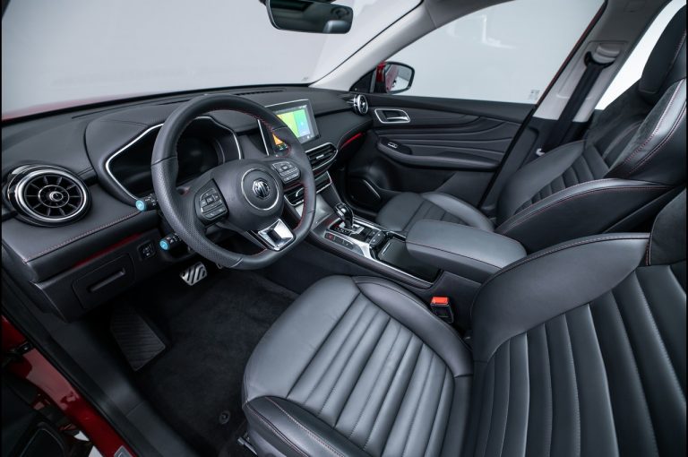 MG EHS Plug-in Hybrid 2021: immagini ufficiali