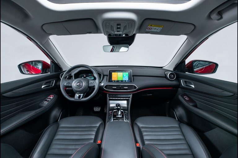 MG EHS Plug-in Hybrid 2021: immagini ufficiali