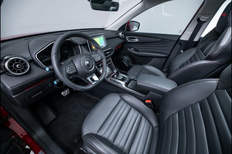 MG EHS Plug-in Hybrid 2021: immagini ufficiali