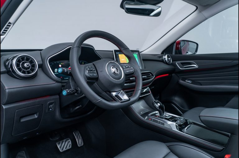 MG EHS Plug-in Hybrid 2021: immagini ufficiali