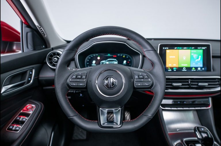 MG EHS Plug-in Hybrid 2021: immagini ufficiali