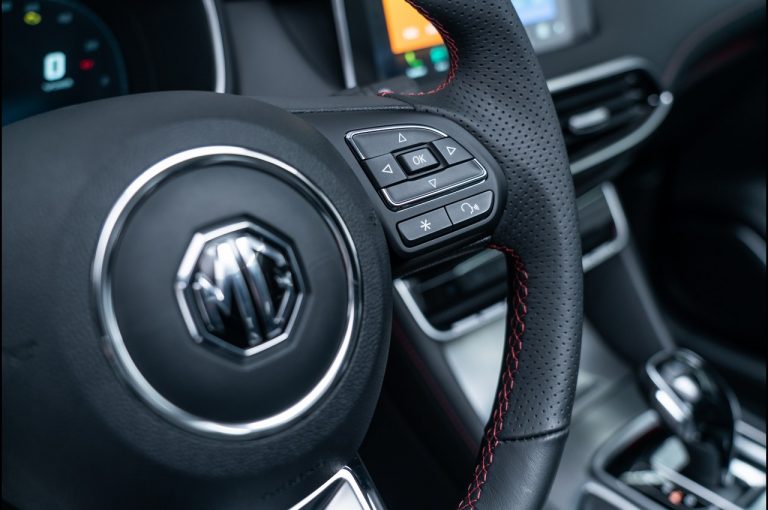 MG EHS Plug-in Hybrid 2021: immagini ufficiali