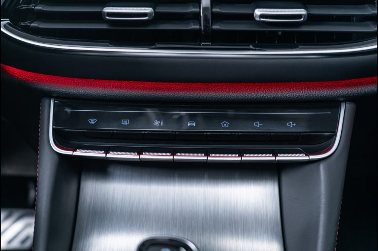 MG EHS Plug-in Hybrid 2021: immagini ufficiali