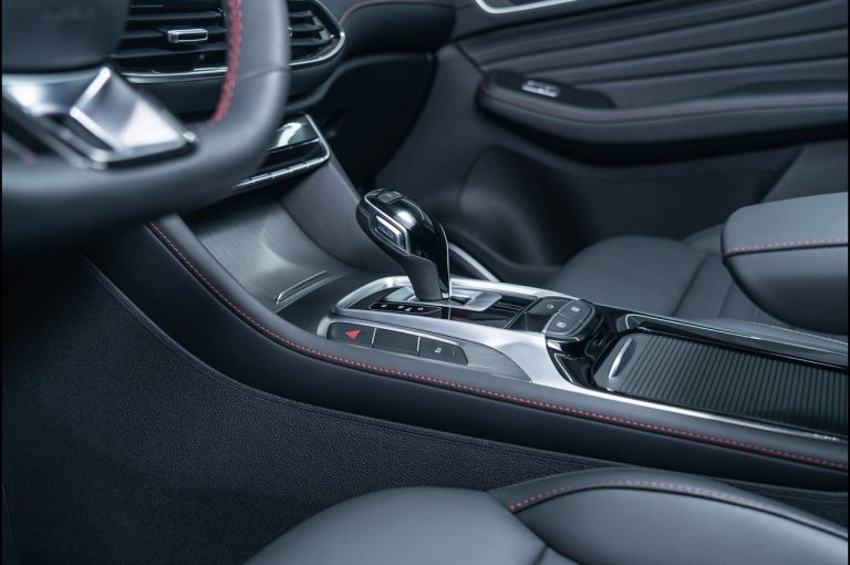 MG EHS Plug-in Hybrid 2021: immagini ufficiali