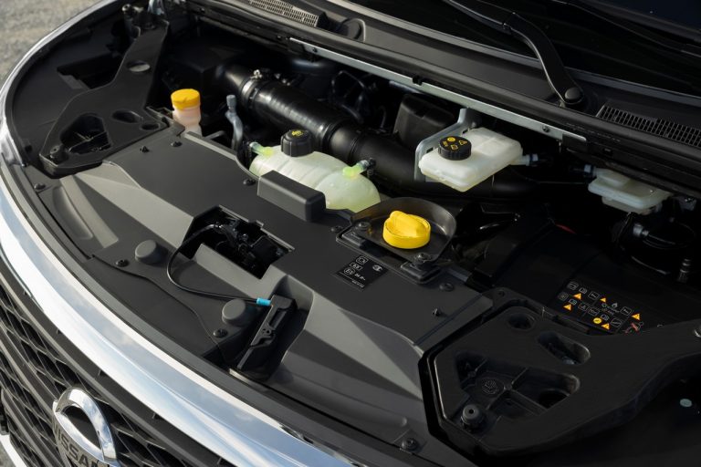 Nissan NV300 BUS 2021: immagini ufficiali