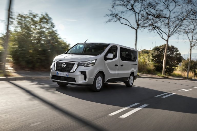 Nissan NV300 BUS 2021: immagini ufficiali