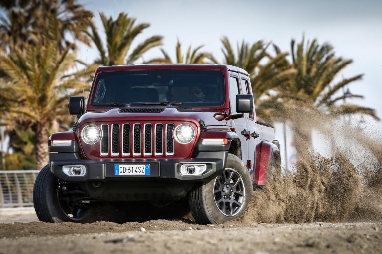 Jeep Gladiator Overland 2021: immagini ufficiali